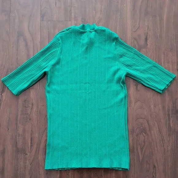 Green Top - Picture 6 of 7